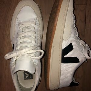 Veja Sneakers V12
